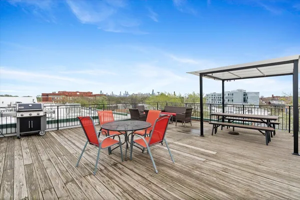 $325,000 | 2650 West Belden Avenue, Unit 215, Chicago, IL 60647