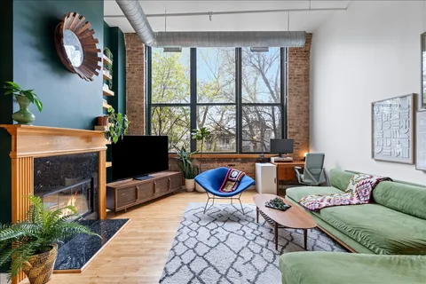 $325,000 | 2650 West Belden Avenue, Unit 215, Chicago, IL 60647