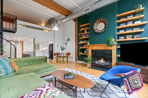 $325,000 | 2650 West Belden Avenue, Unit 215, Chicago, IL 60647