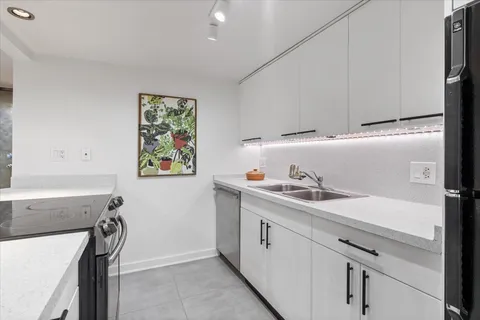 $325,000 | 2650 West Belden Avenue, Unit 215, Chicago, IL 60647