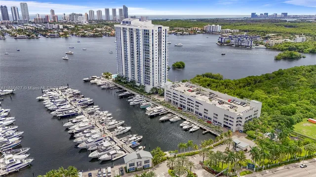 $1,375,000 | 17111 Biscayne Boulevard, Unit 401, North Miami Beach, FL 33160