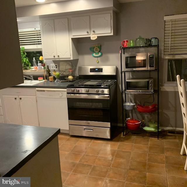 10105 Galahad Road Philadelphia, PA 19116 - Photo 2 of 30 Gallery Image 2