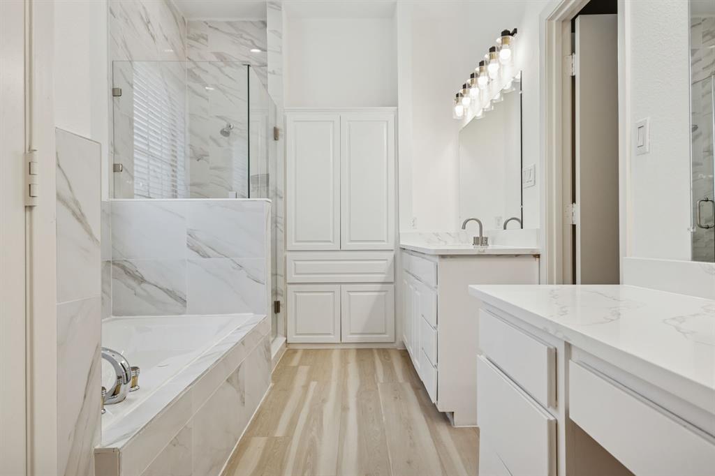 2685 Carnation Drive Richardson, TX 75082 - Photo 22 of 40 a bathroom with a sink and a mirror