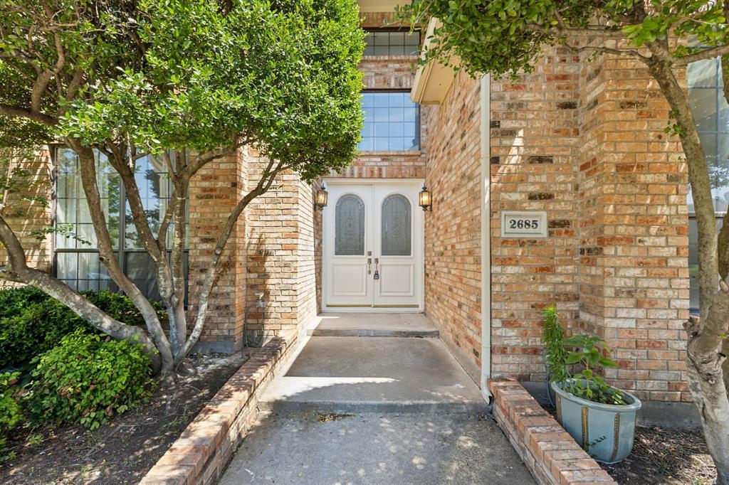 2685 Carnation Drive Richardson, TX 75082 - Photo 3 of 40 a front view of a house with a garden