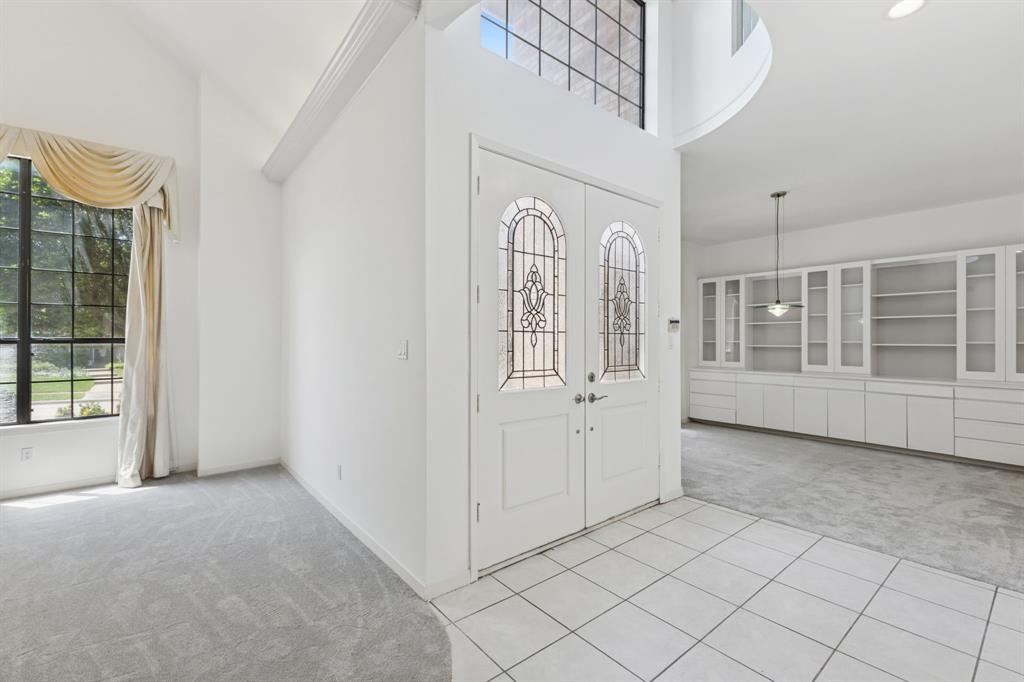 2685 Carnation Drive Richardson, TX 75082 - Photo 4 of 40 a view of a room with an entryway