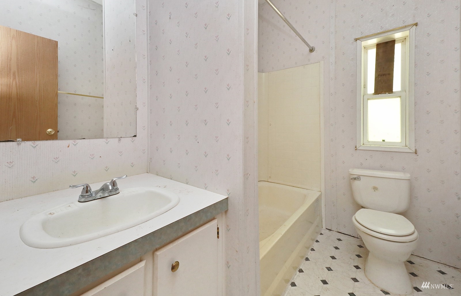 7621 Jewett Road Clinton, WA 98236 - Photo 26 of 27 Gallery Image 26