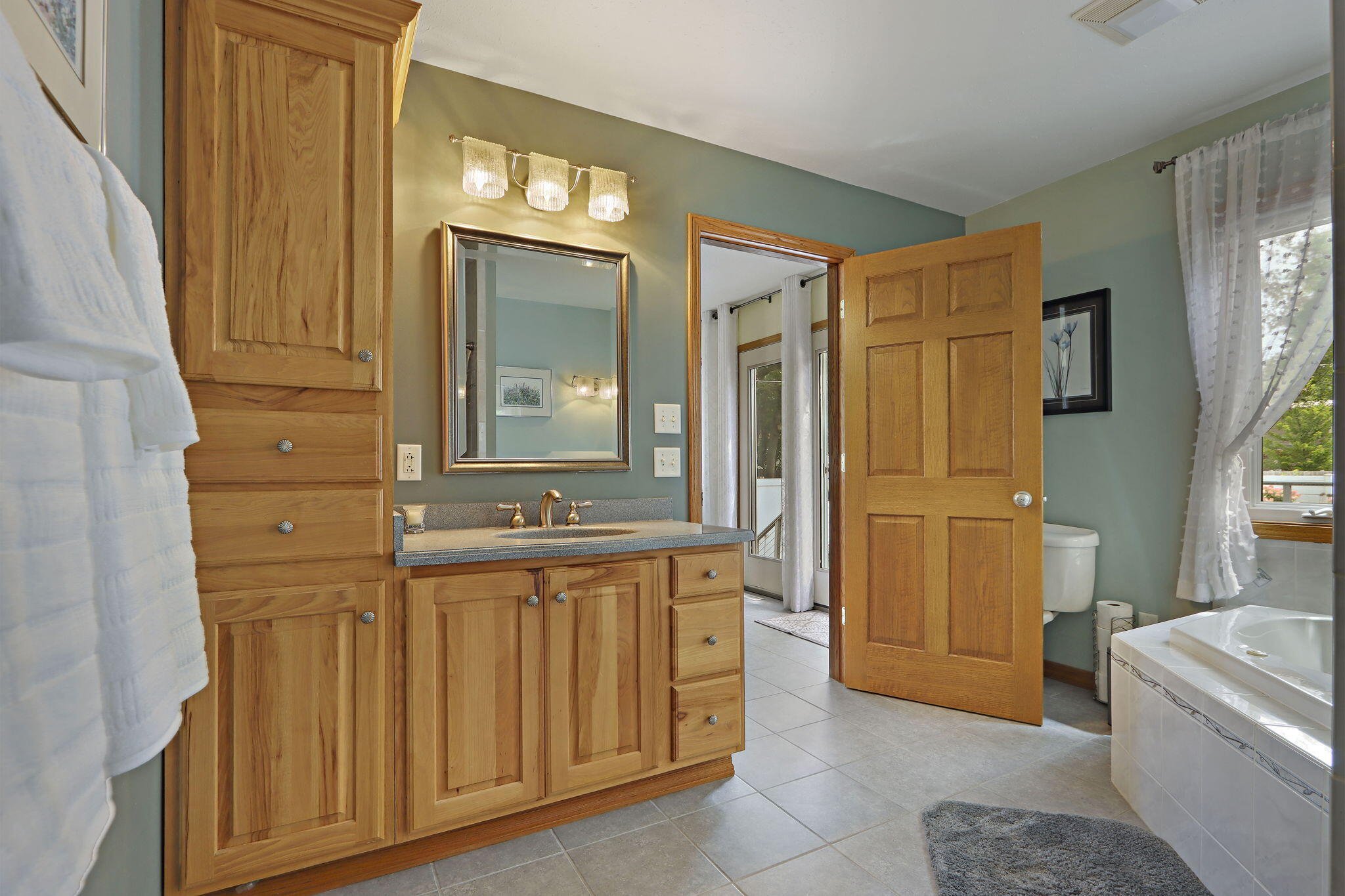 8711 3rd Avenue Pleasant Prairie, WI 53158 - Photo 19 of 43 Master Bath