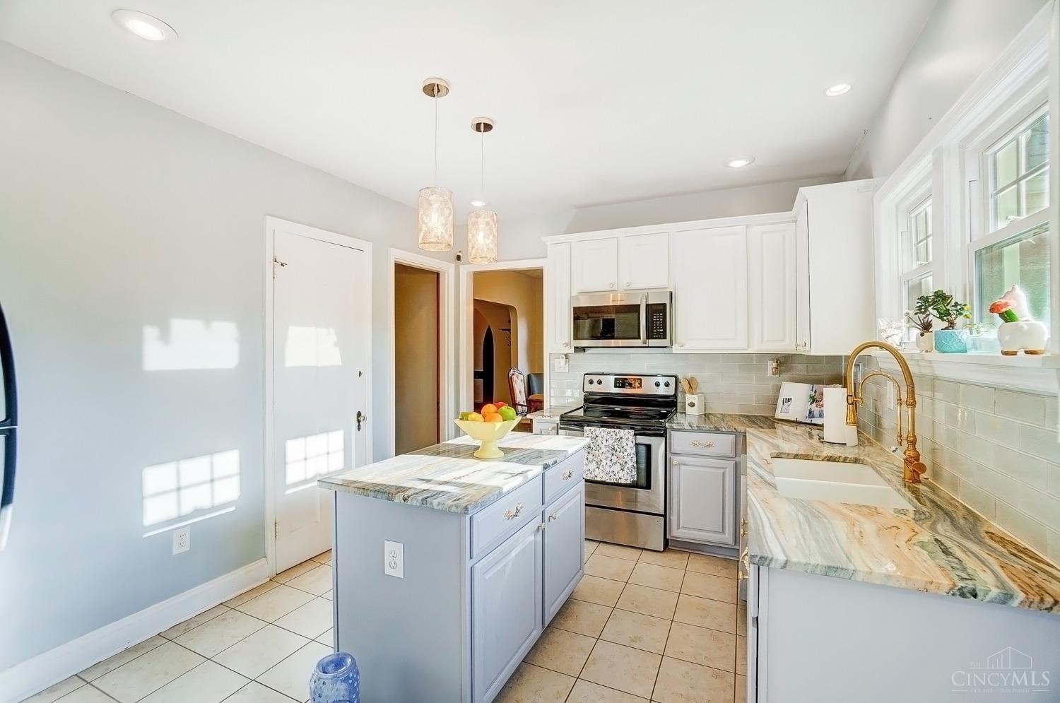 7526 Montgomery Road Cincinnati, OH 45236 - Photo 17 of 58