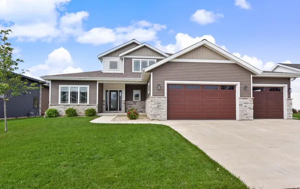 $739,900 | 2009 Paris Lane, Cottage Grove, WI 53527