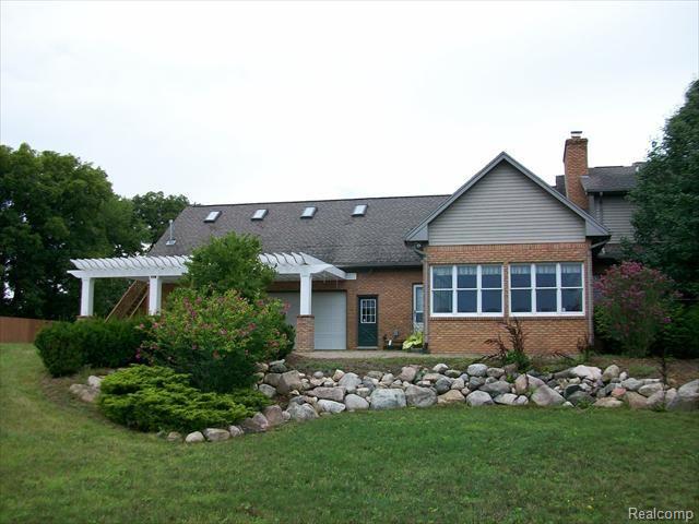 965 North Latson Road Howell, MI 48843 - Photo 4 of 10 100_0471