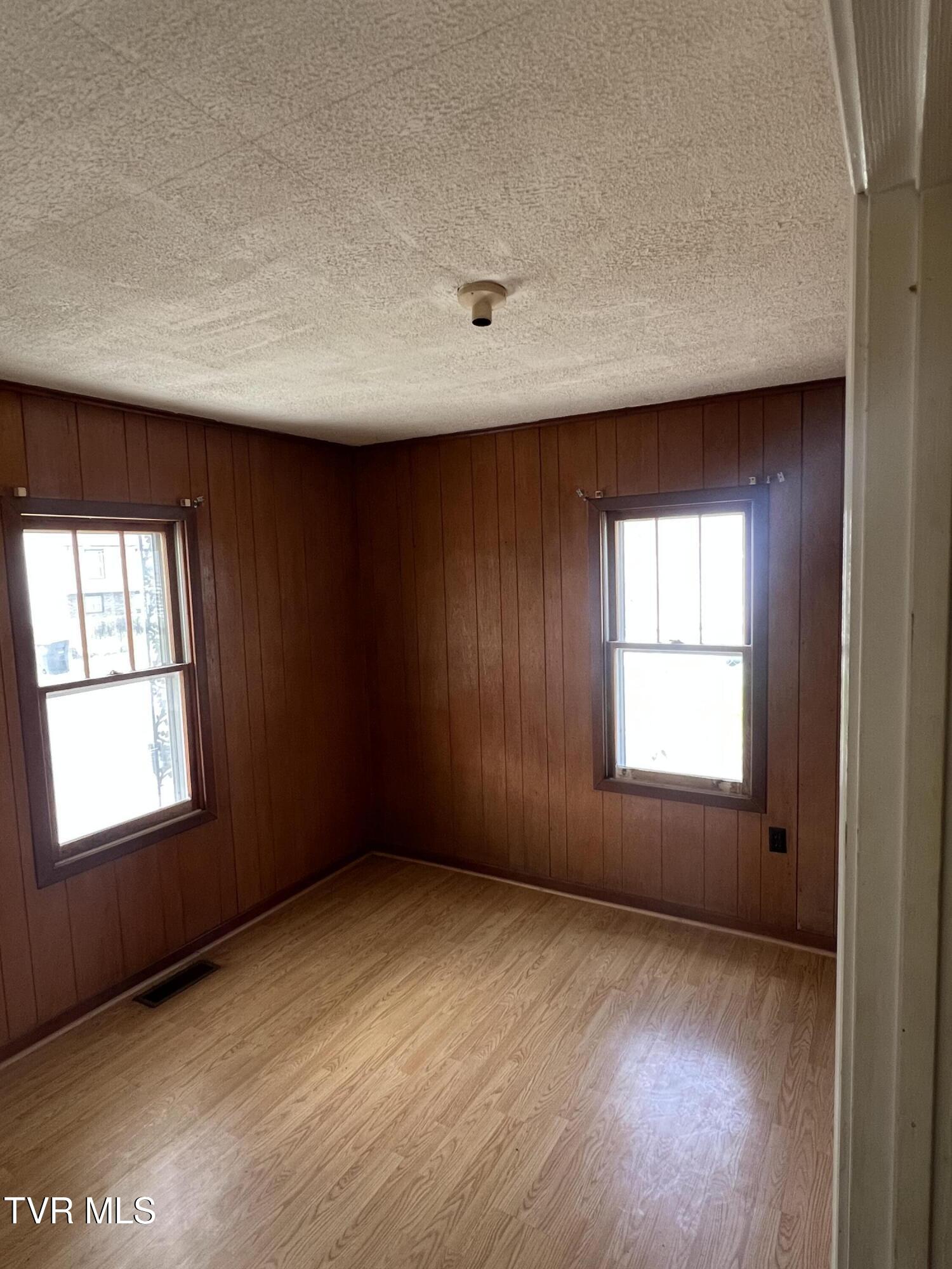 907 Riverside Avenue Kingsport, TN 37660 - Photo 17 of 35 Bedroom #2