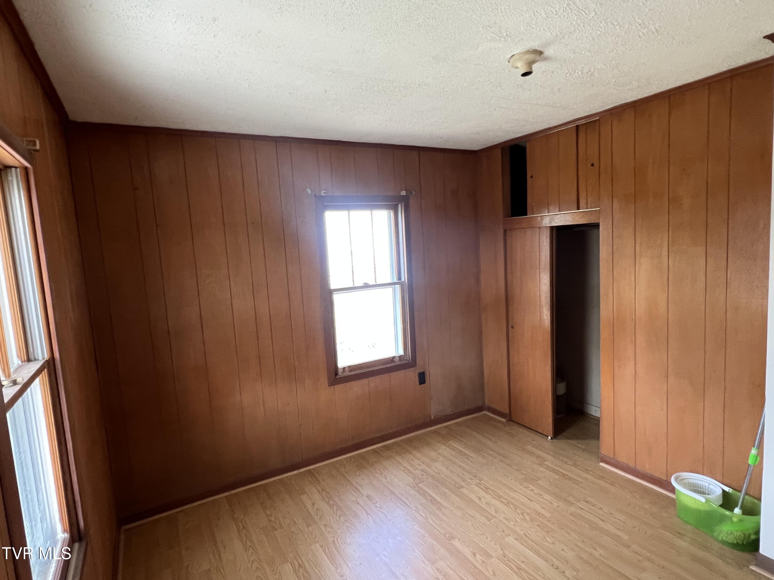 907 Riverside Avenue Kingsport, TN 37660 - Photo 18 of 35 Bedroom #2 View #2