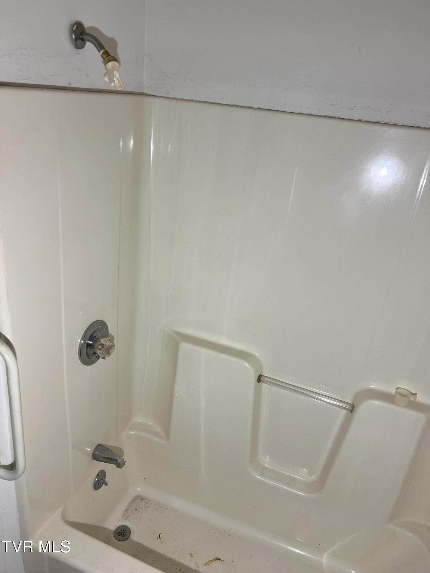 907 Riverside Avenue Kingsport, TN 37660 - Photo 23 of 35 Bathroom #2 view #3