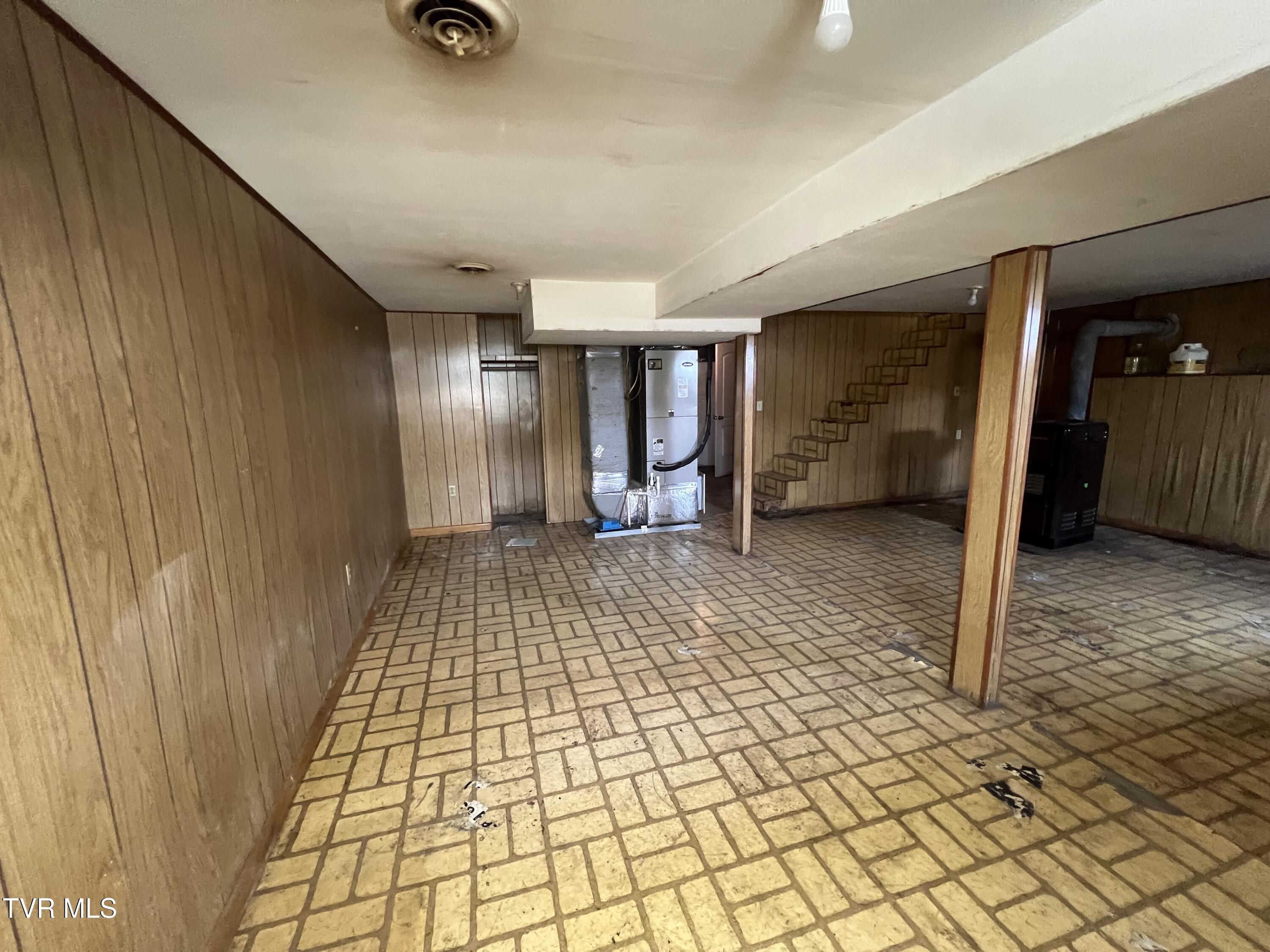 907 Riverside Avenue Kingsport, TN 37660 - Photo 26 of 35 Den View #3