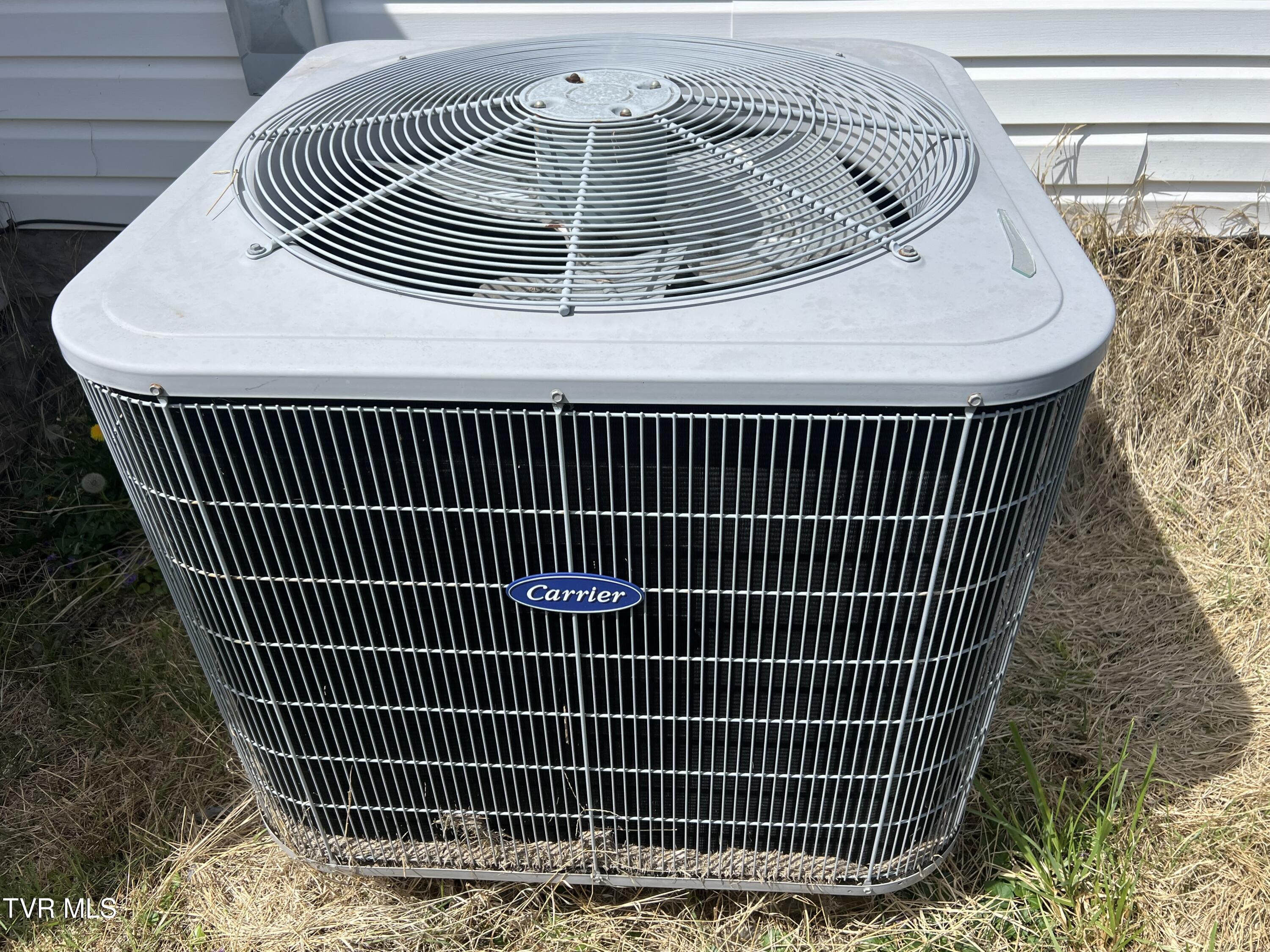 907 Riverside Avenue Kingsport, TN 37660 - Photo 31 of 35 Carrier Central Air Unit