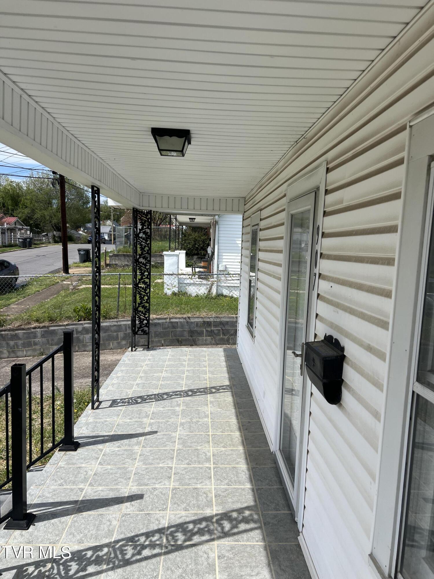 907 Riverside Avenue Kingsport, TN 37660 - Photo 33 of 35 Cov. Front Porch