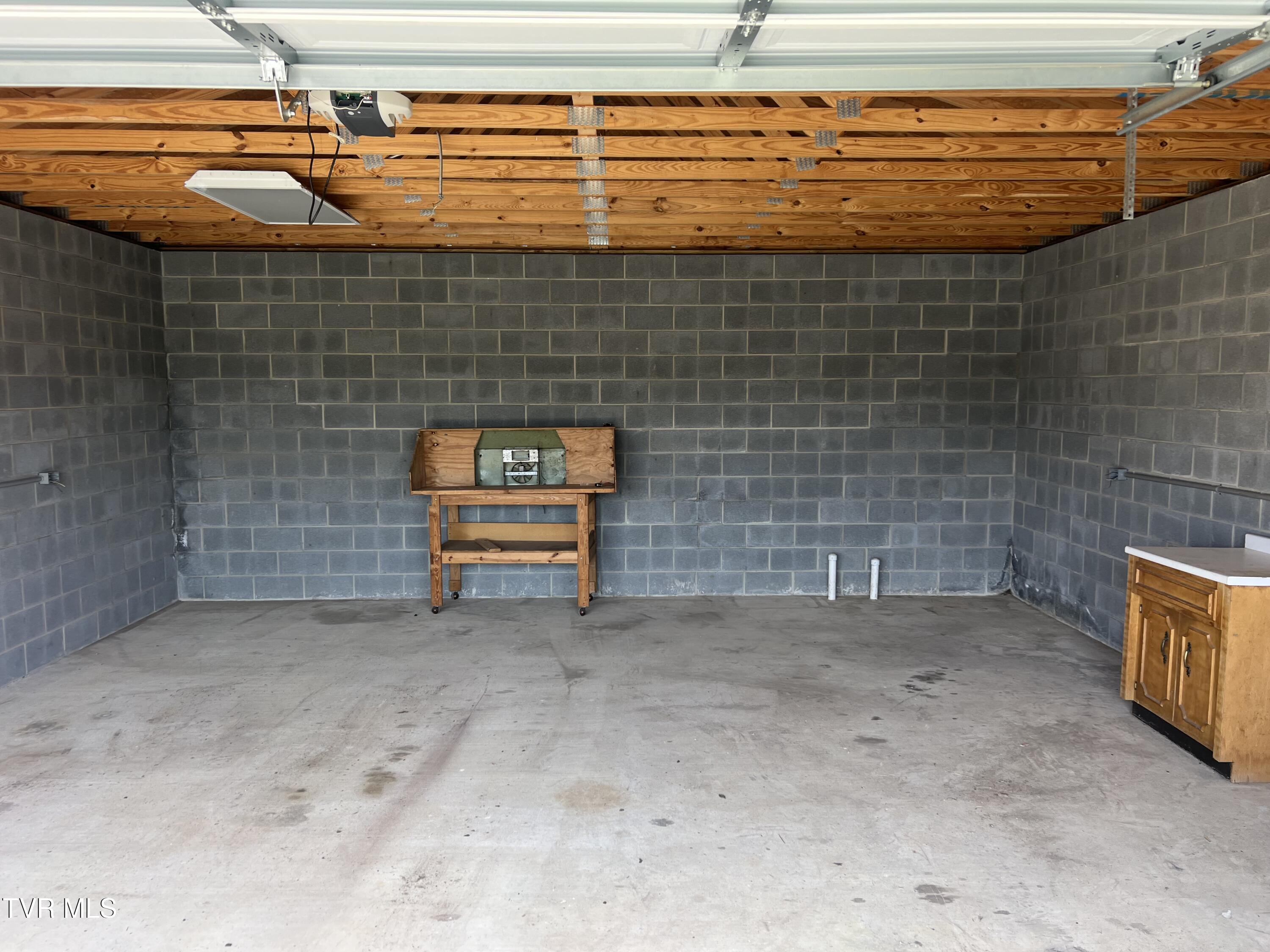 907 Riverside Avenue Kingsport, TN 37660 - Photo 6 of 35 Det. Garage Interior View