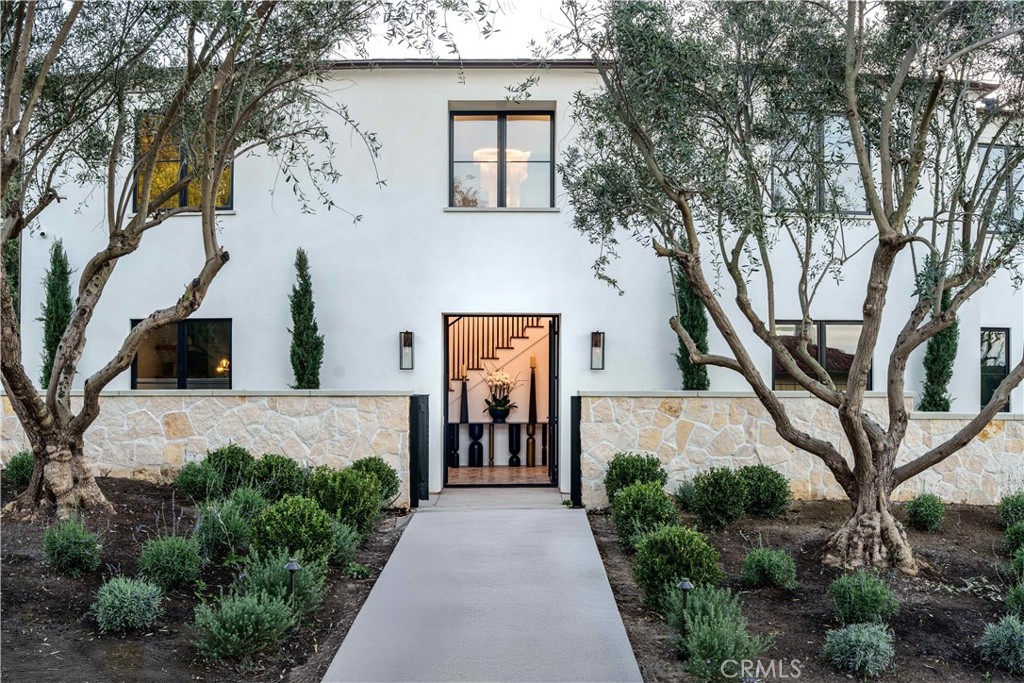 704 Apsley Road Palos Verdes Estates, CA 90274 - Photo 1 of 1