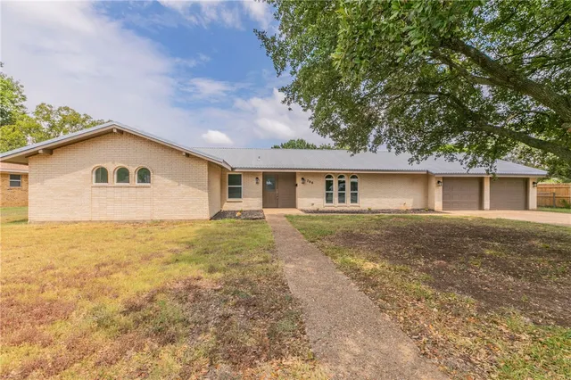 $450,000 | 706 Fillmore Street, McGregor, TX 76657