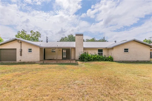 $450,000 | 706 Fillmore Street, McGregor, TX 76657