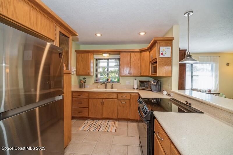 1091 Bali Road Cocoa Beach, FL 32931 - Photo 10 of 40 Kitchen