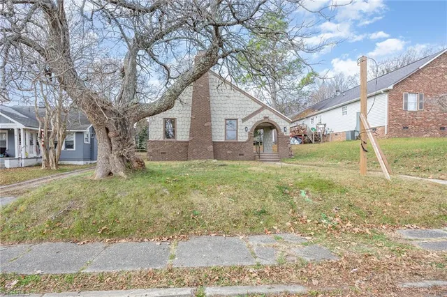 $250,000 | 8 School Street, Thomasville, NC 27360