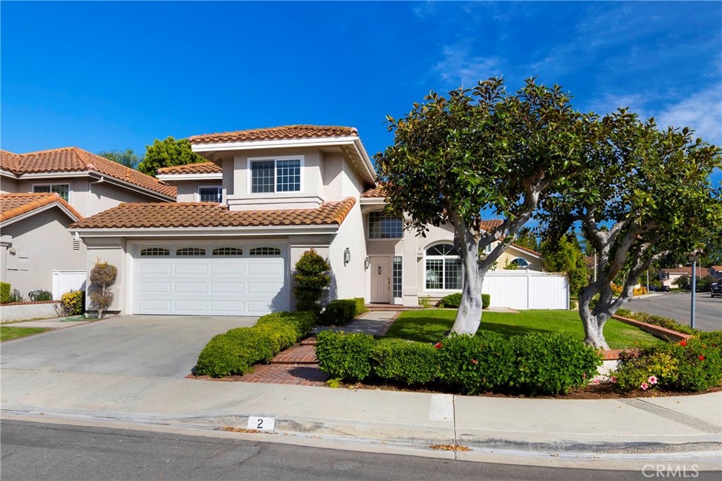 Welcome to 2 Bernini! Nice Corner Lot