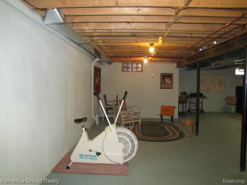 23101 Farmington Road, Unit 2 Farmington, MI 48336 - Photo 27 of 28 IMG_0453.JPG