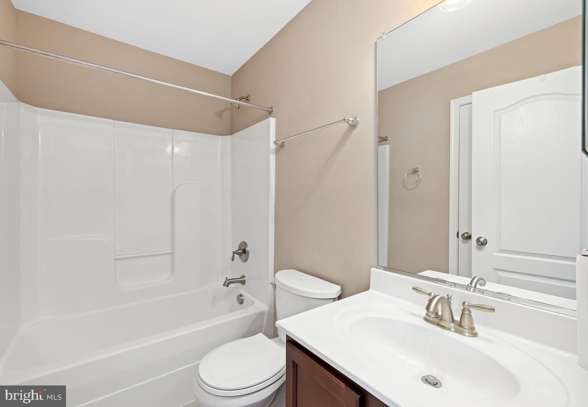 17318 Library Boulevard Ruther Glen, VA 22546 - Photo 23 of 36 Hall Bath