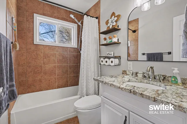 $275,000 | 220 Stadium Drive, Middleville, MI 49333