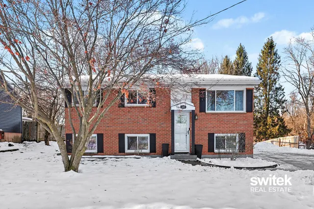 $275,000 | 220 Stadium Drive, Middleville, MI 49333