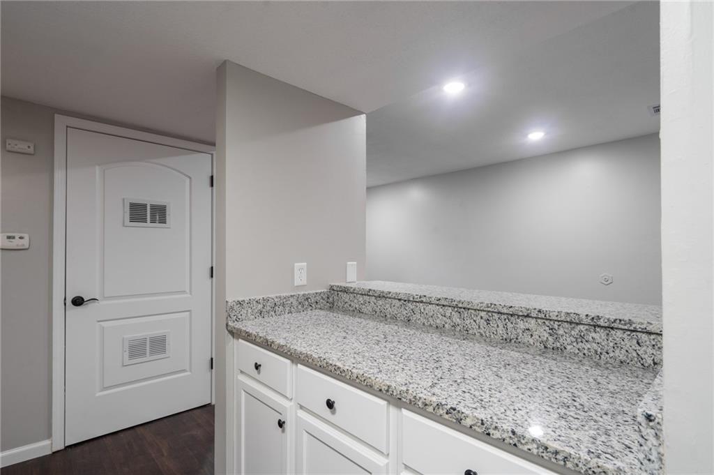 911 Ohio Street Lawrence, KS 66044 - Photo 17 of 57