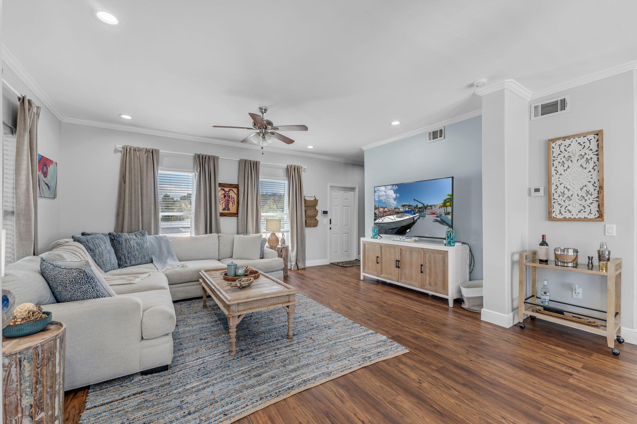 20 Pelican Road Key Largo, FL 33037 - Photo 7 of 54 Living Area