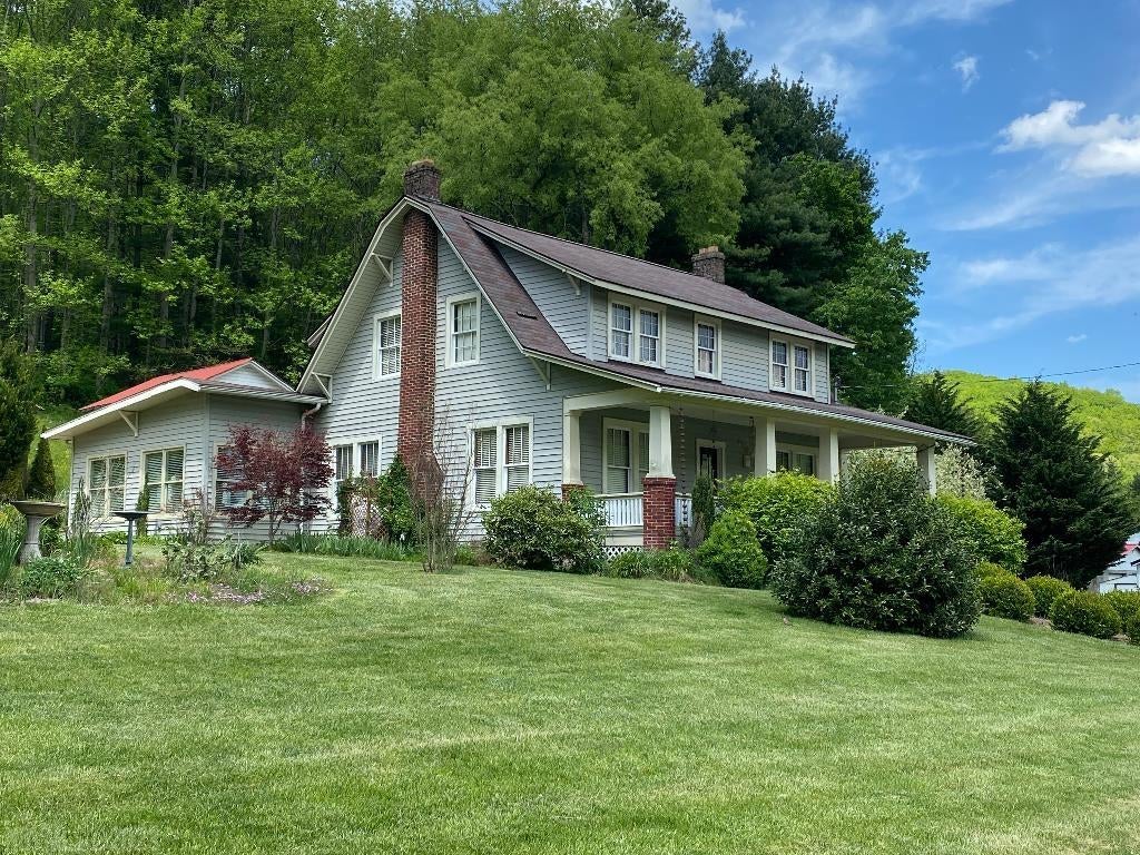 5829 Abbs Valley Road Bluefield, VA 24605 - Photo 2 of 25 Gallery Image 2