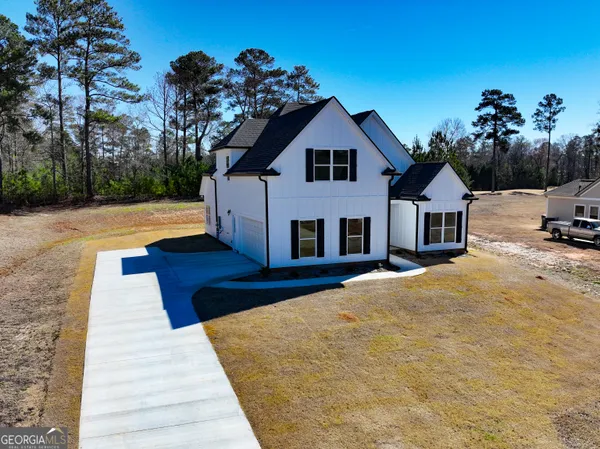 a view of a house with a big yard