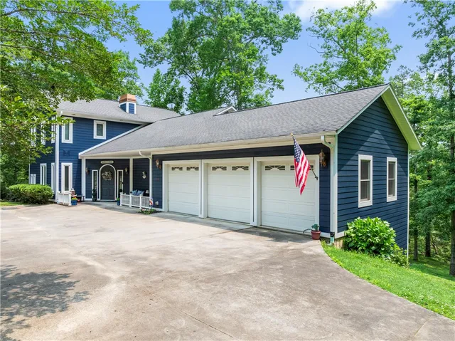 $950,000 | 320 Holly Lane, Walhalla, SC 29691