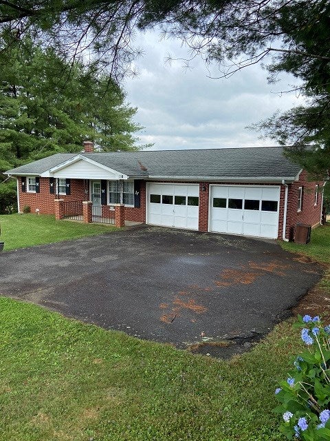 2608 Hebron Road Galax, VA 24333 - Photo 2 of 13 Gallery Image 2