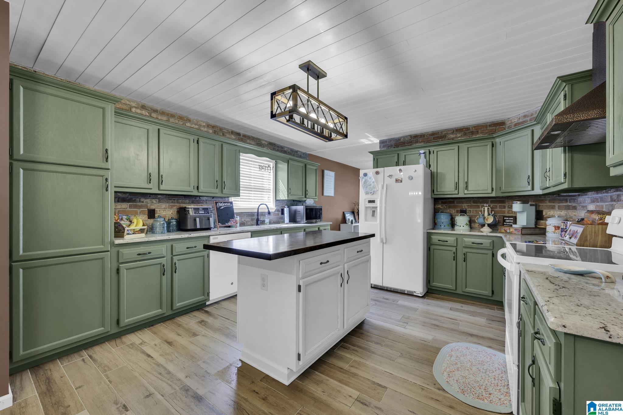 631 Kennedy Road Gardendale, AL 35071 - Photo 5 of 37