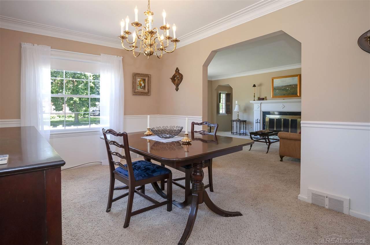 1133 Roslyn Road Grosse Pointe Woods, MI 48236 - Photo 9 of 39