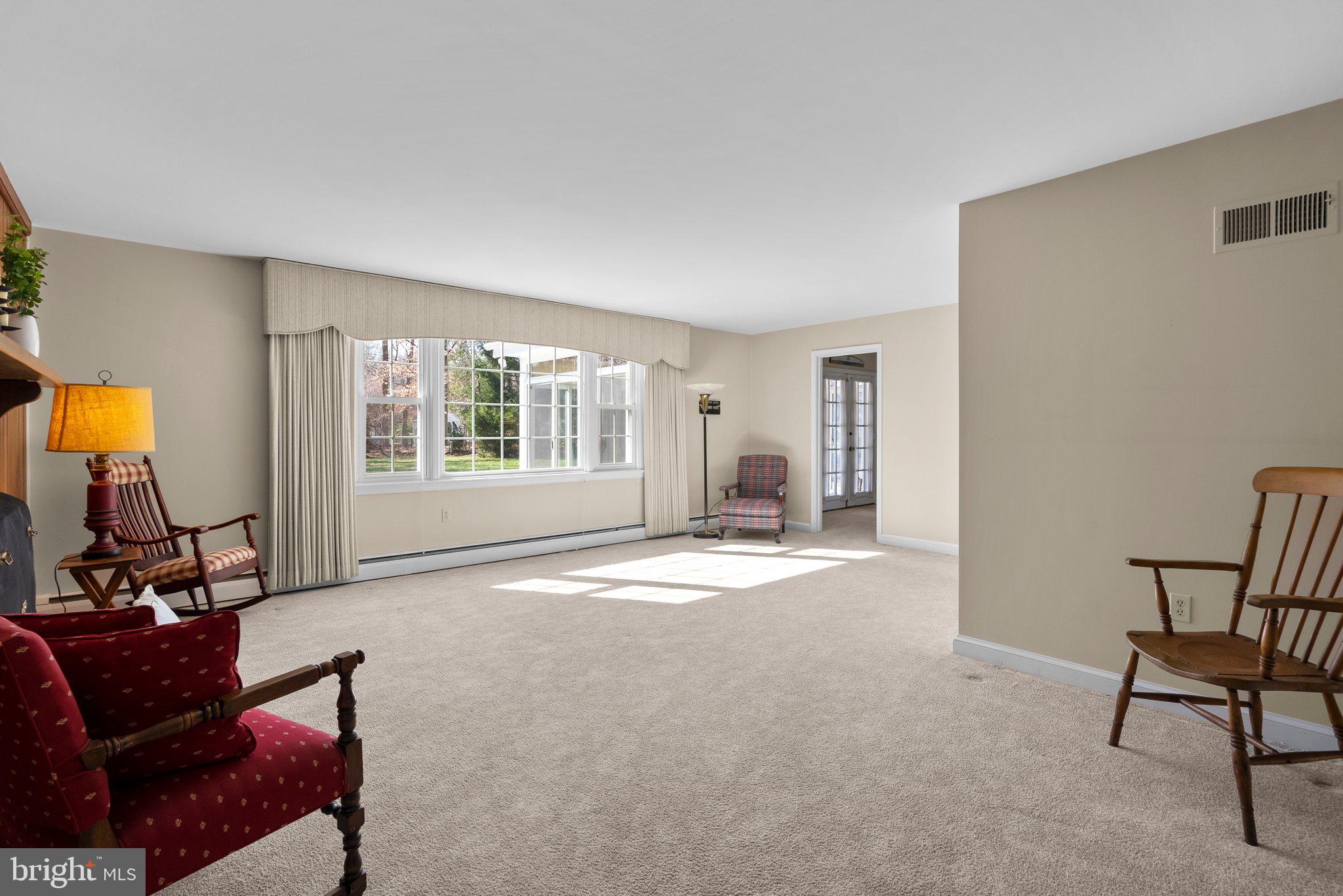 14704 Harold Road Silver Spring, MD 20905 - Photo 12 of 43 Living Room