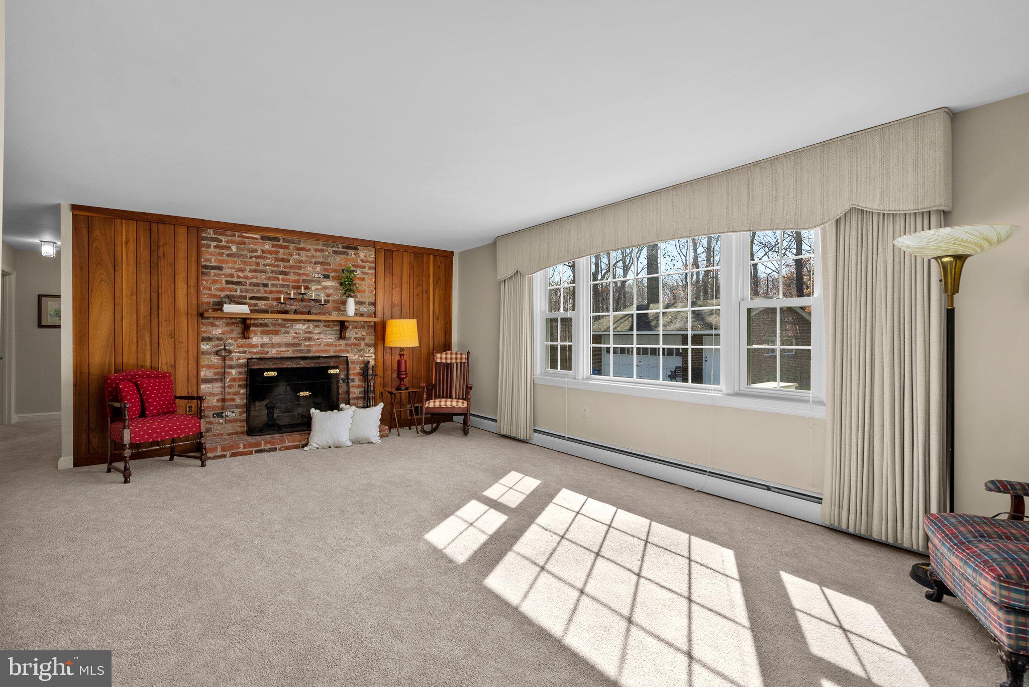 14704 Harold Road Silver Spring, MD 20905 - Photo 13 of 43 Living Room