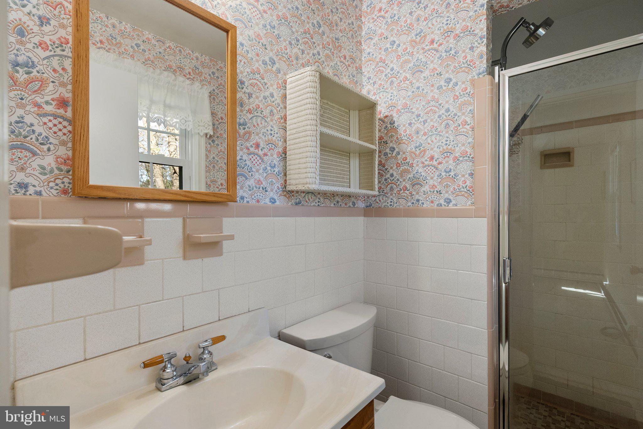 14704 Harold Road Silver Spring, MD 20905 - Photo 21 of 43 Primary Bathroom