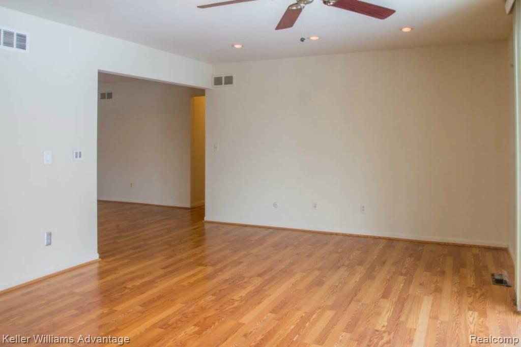 29620 Middlebelt Road, Unit 2903 Farmington Hills, MI 48334 - Photo 4 of 25