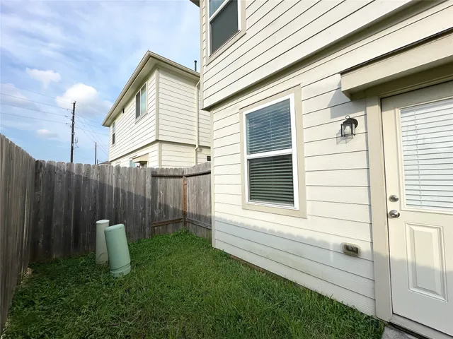 a view of a back yard of the house