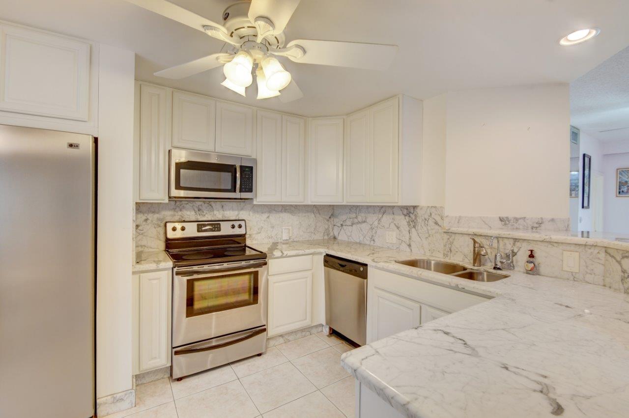 7906 Granada Place, Unit 1203 Boca Raton, FL 33433 - Photo 11 of 38 Kitchen