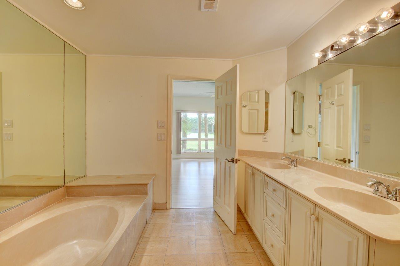 7906 Granada Place, Unit 1203 Boca Raton, FL 33433 - Photo 19 of 38 Master Bathroom