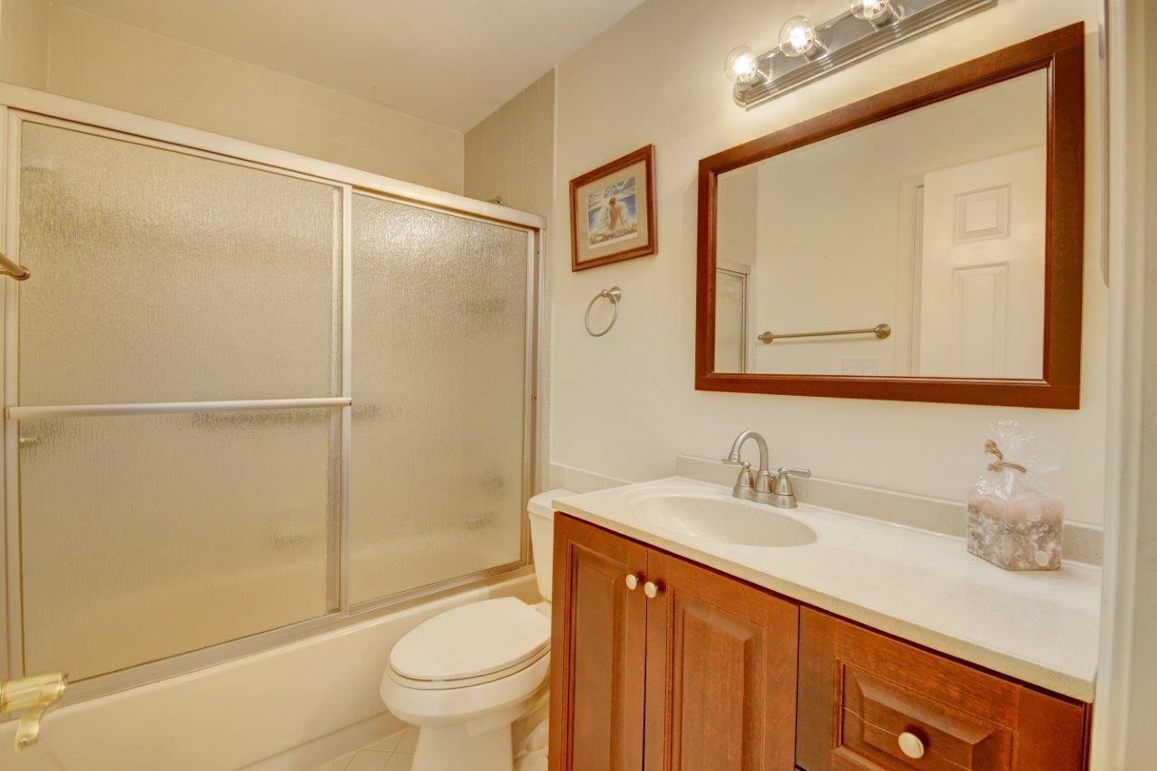 7906 Granada Place, Unit 1203 Boca Raton, FL 33433 - Photo 23 of 38 2nd Bathroom