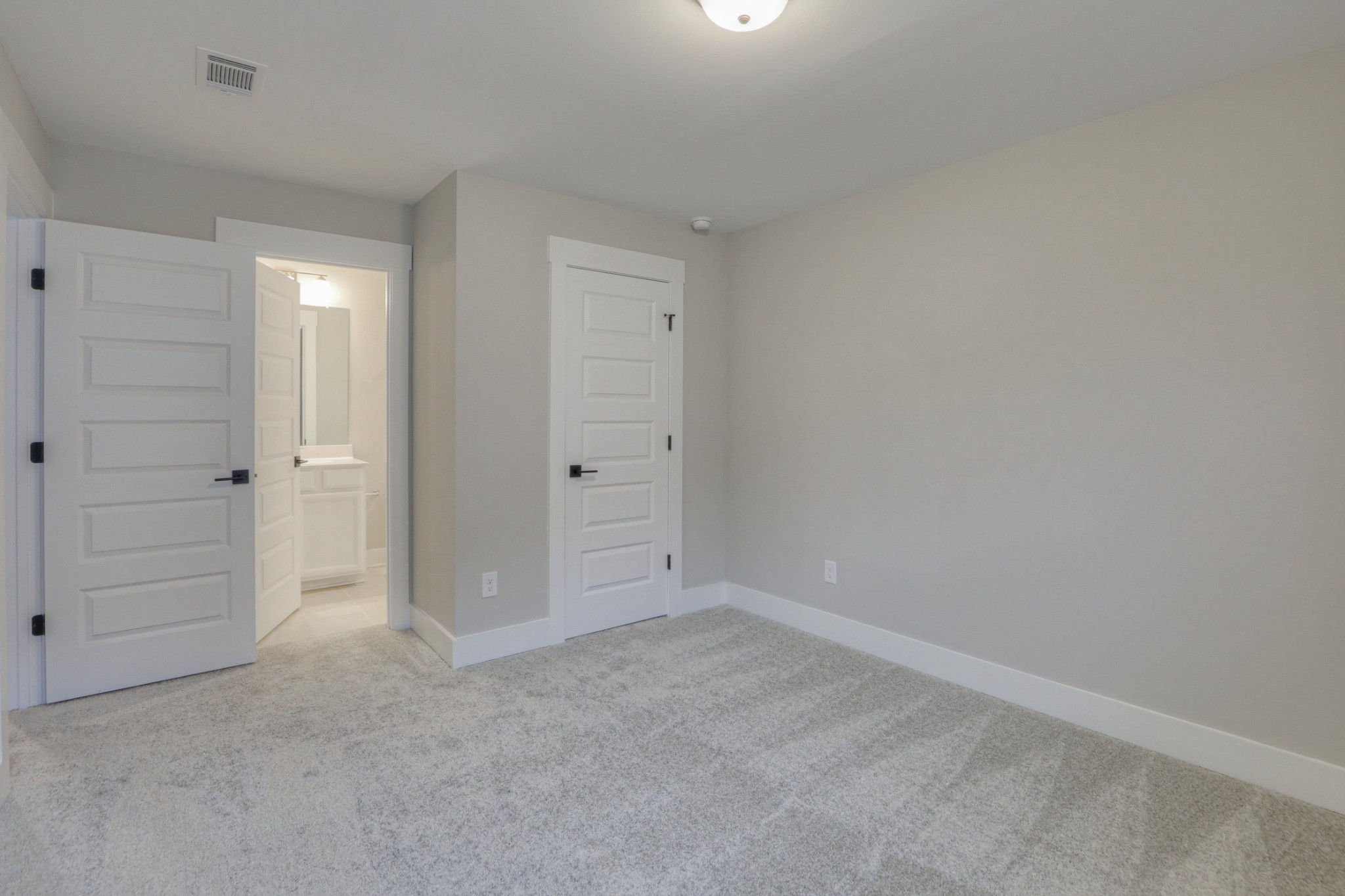 724 Castle Road Mount Juliet, TN 37122 - Photo 33 of 52 an empty room with closet area
