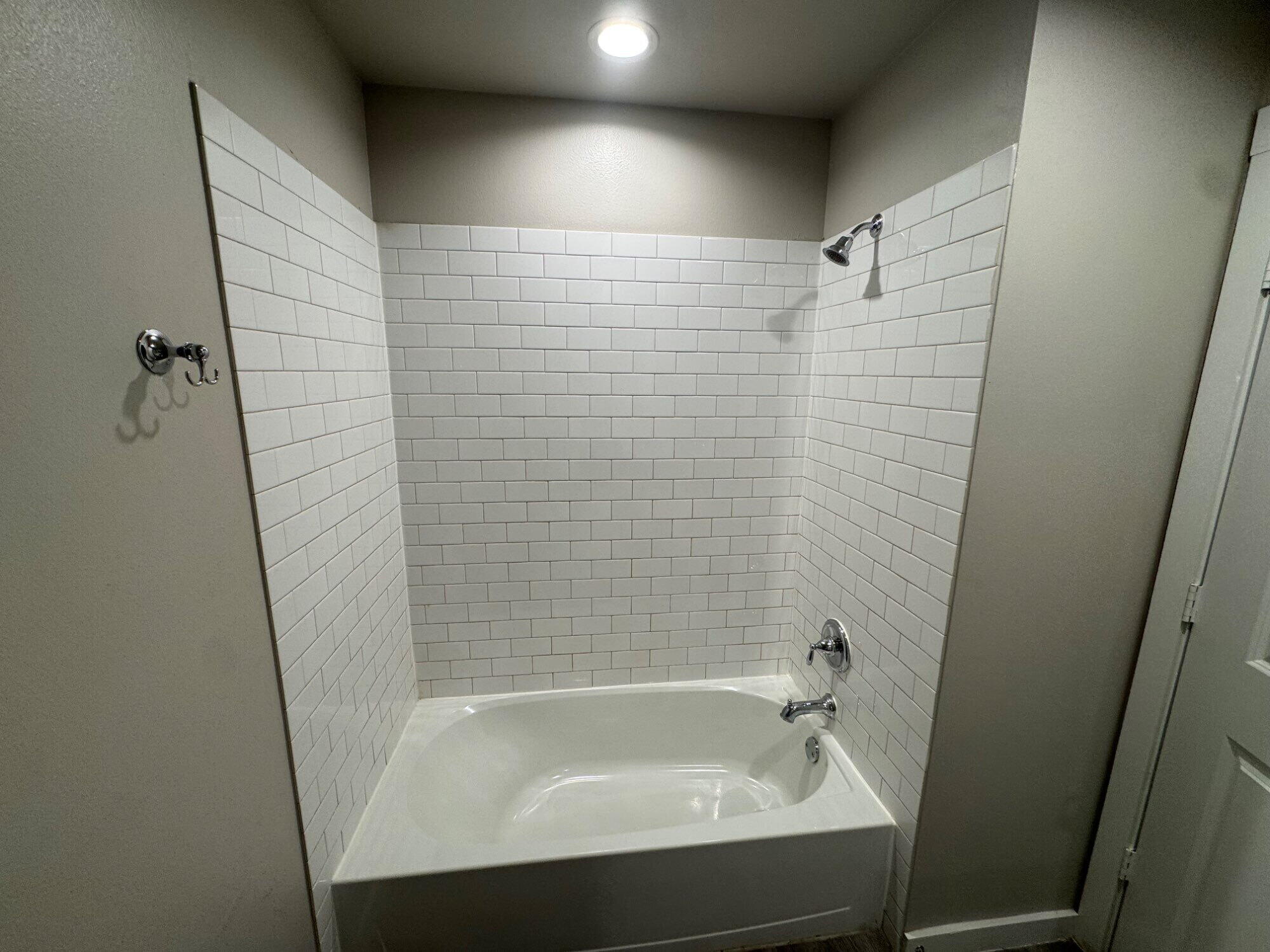 4701 126th Street Lubbock, TX 79424 - Photo 4 of 13 a bathroom with a bathtub
