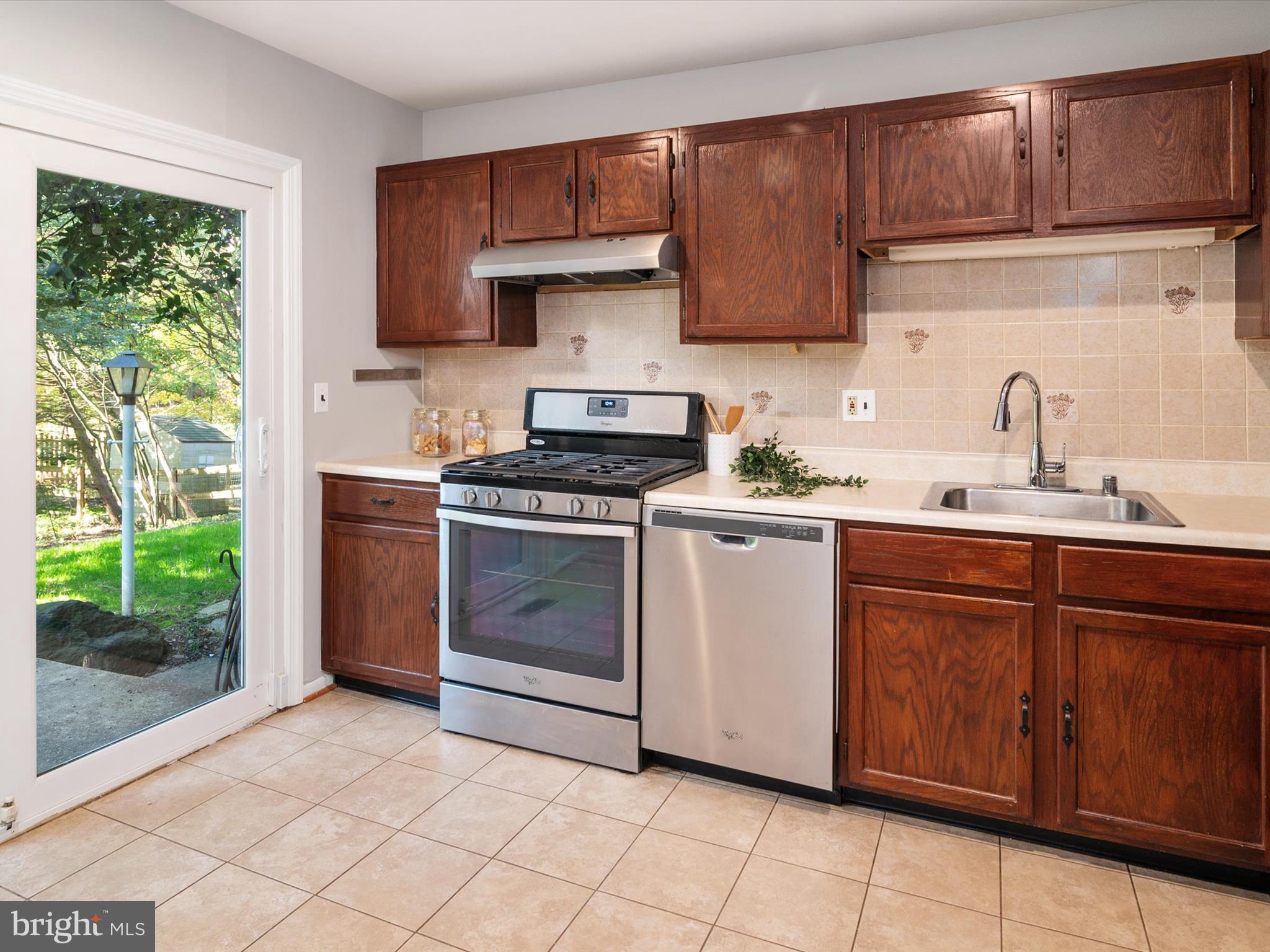 411 Crosby Road Catonsville, MD 21228 - Photo 11 of 33